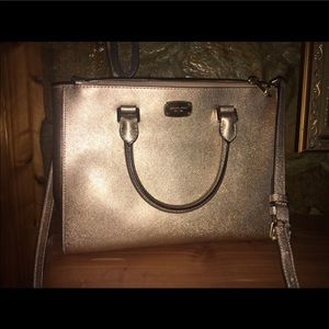 PERFECT MICHAEL KORS PURSE! BIG AND COMPATIBLE